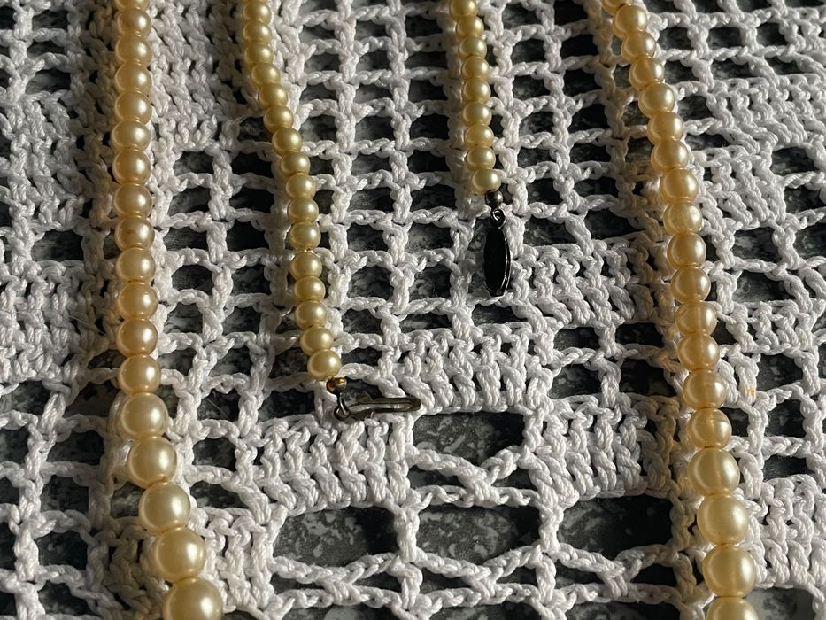 Stary naszyjnik z pereł ze srebrnym zapięciem 835
