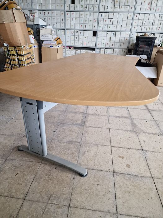 3 Secretárias espaçosas de madeira para escritório