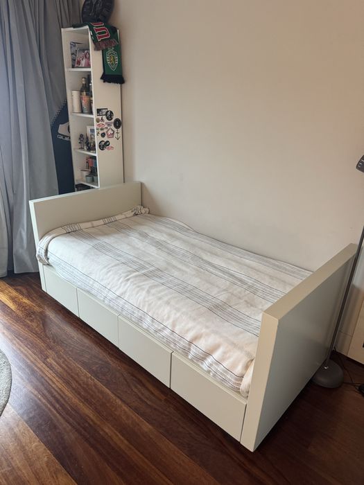 Cama individual em madeira com 4 gavetas + colchão viscoelástico