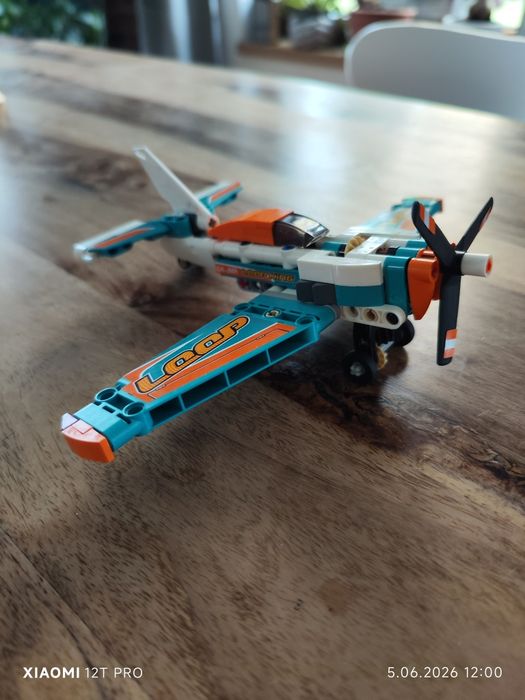 LEGO Technic samolot 42117