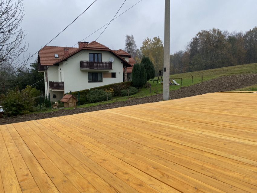 Namioty imprezowe namiot imprezowy z podestem modrzewiowym sztuczna trawa
