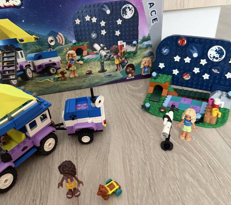 Конструктор LEGO Friends Автомобіль для кемпінгу для спостереження за зірками (42603).