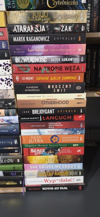 Wyprzedaż nowych książek różne gatunki