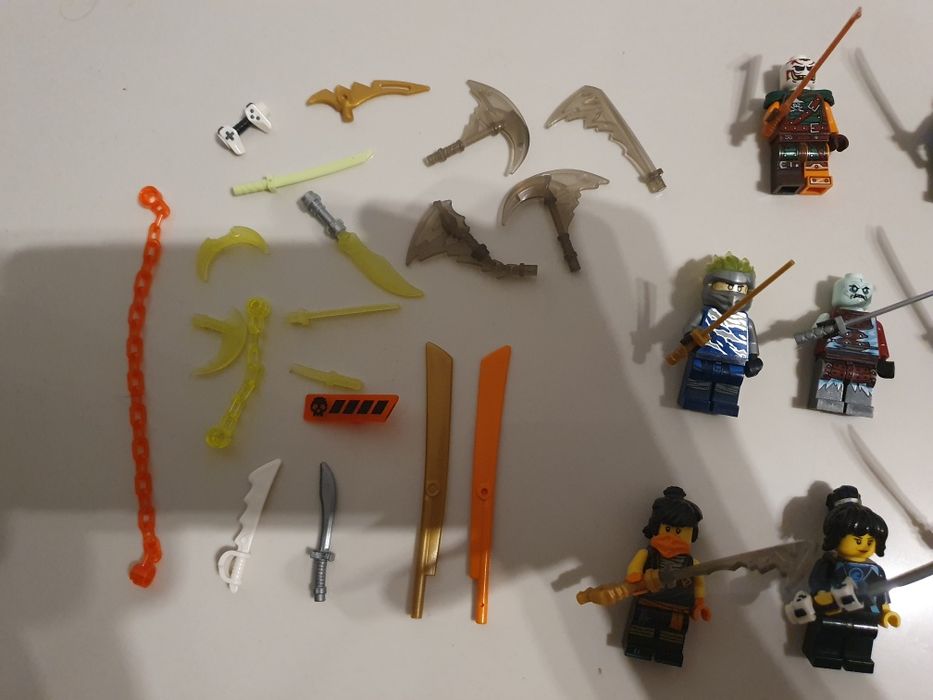 Lego ninjago- figurki + bronie