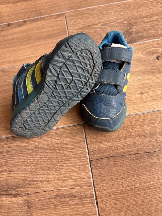 Tenis de crianca adidas tamanho 25