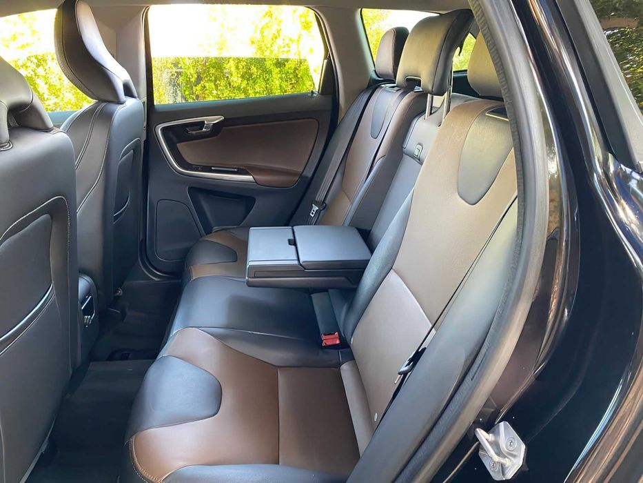 Volvo XC60      2016