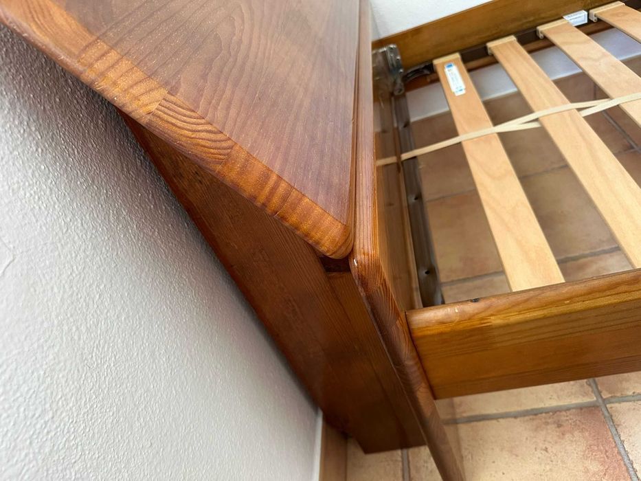 Cama de solteiro “Cerne” em madeira maciça – Oferta Colchão