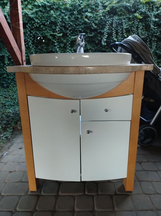 Umywalka z szafką łazienkową