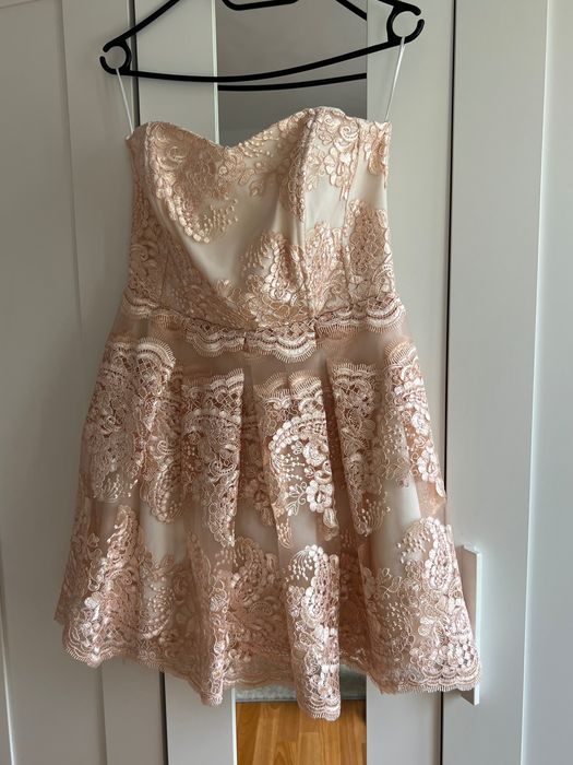 Elegancka koronkowa sukienka An Mar