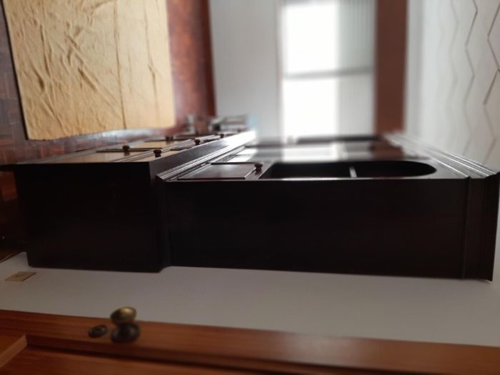 Móvel Cristaleira em madeira maciça artigo colecção