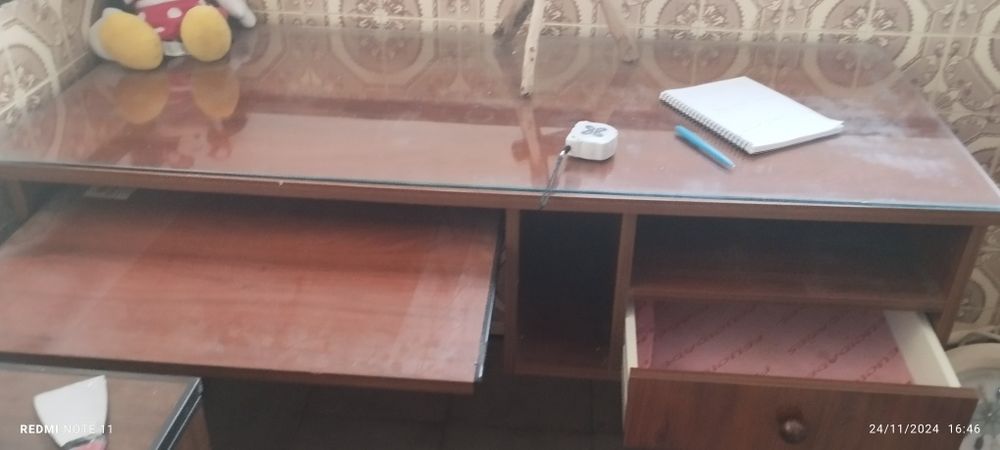 Secretaria com vidro