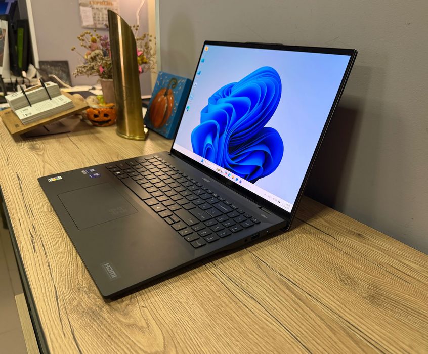 Acer SWIFT 16 AI ULTRA 7 256V/16 Ram/ 512GB/ 4K OLED Touch/ Intel ARC 140V