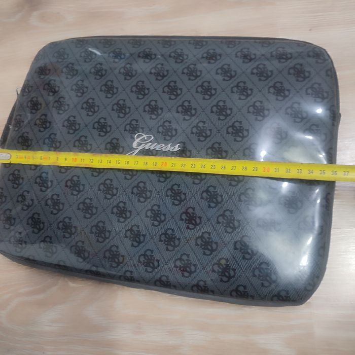 Torba Guess na laptopa