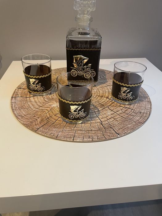 Karafka i szklanki do Whisky.