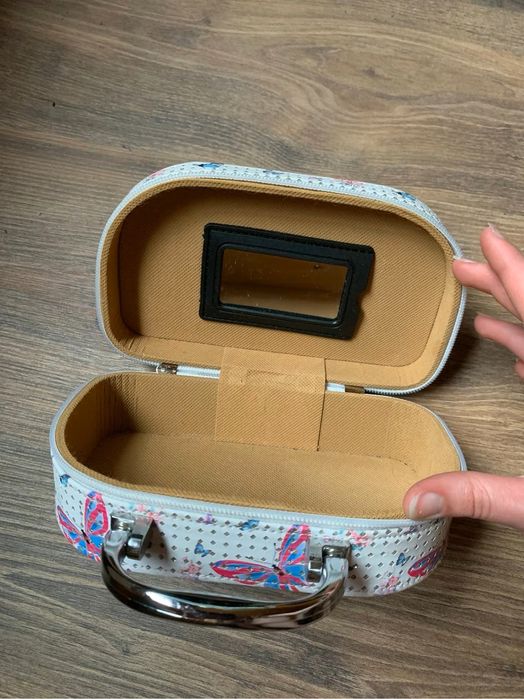 Косметичка біла.