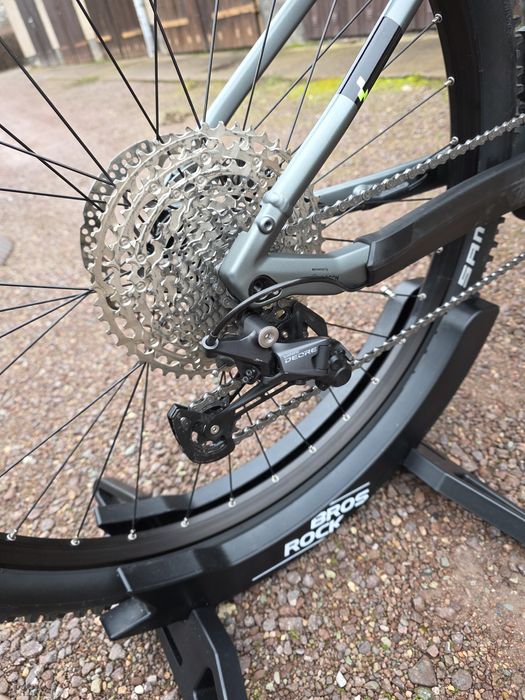 Rower elektryczny Cube Reaction pro 750