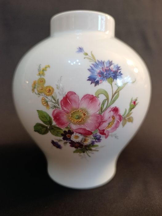 Wazon z porcelanę niemieckiej marki Kaiser