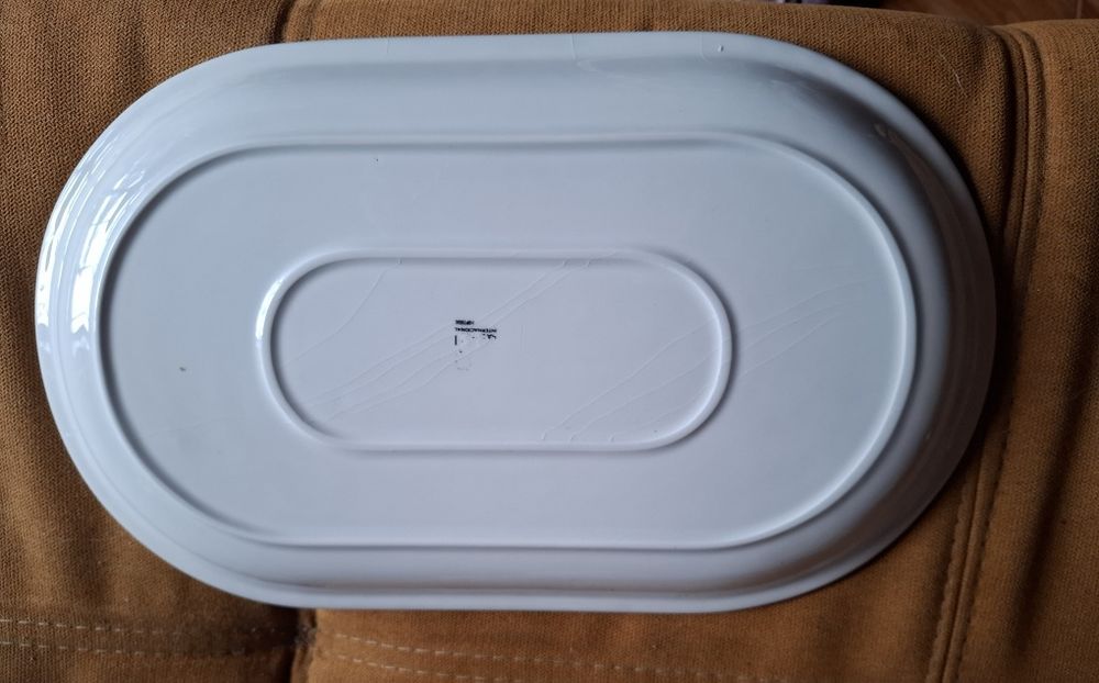 Two porcelain serving platters.430851771325501446