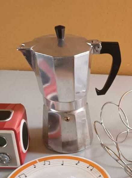 Cafeteira antiga - cerca de 40 anos - em bom estado