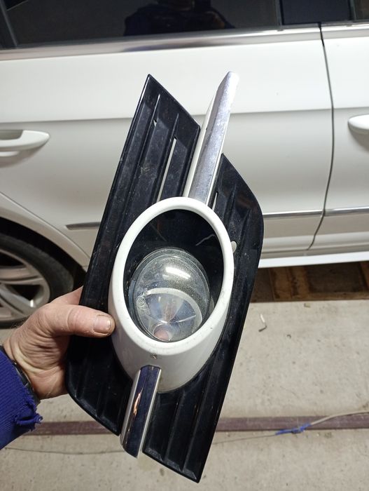 Решітка противотуманки права vw passat cc r- line