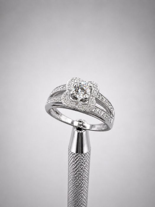Francuski Pierścionek Mauboussin naturalne diamnety 0.82ct 18K