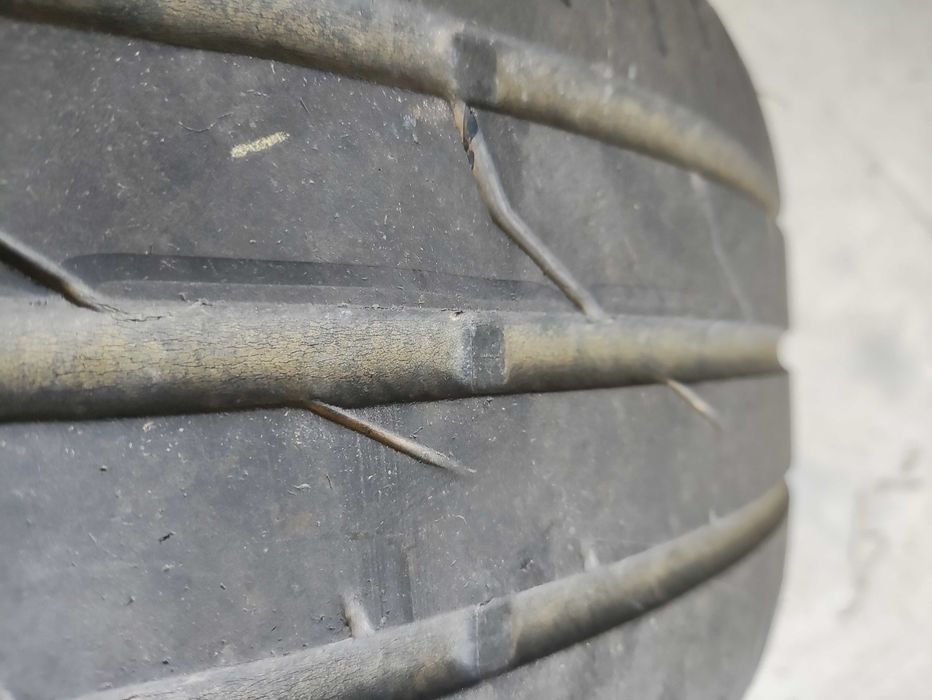 Pneu 205X60X16" com jante perfeito para roda suplente.