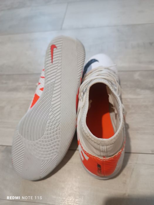 Футзалки , сороконожки