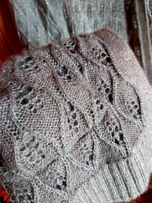 Kawowa narzutka H&M r. XS ze złotą nitką