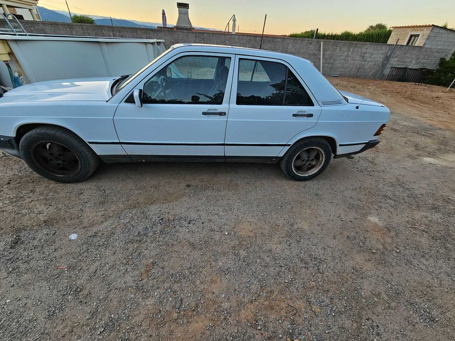 Carro para venda em bom estado.