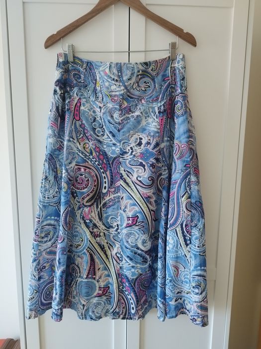 Linda saia de algodão totalmente forrada tamanho 42 francês. Estado mu