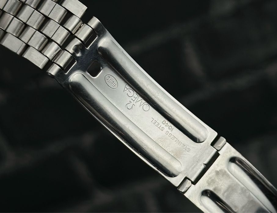 OMEGA  Constellation c-shaped Cal. 1021.  Gerald Genta White Gold Bezel