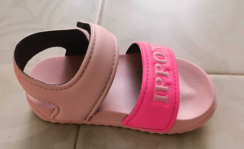 Зручне дитяче взуття