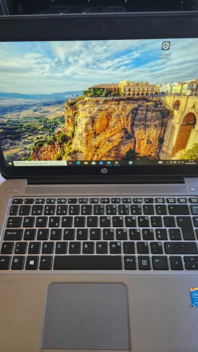 Computador portátil HP i7 8GB RAM 240GB HD WIN 10 PRO