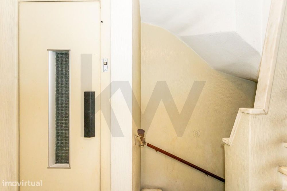 Apartamento T2 remodelado e mobilado no Bairro Alto — conforto e local