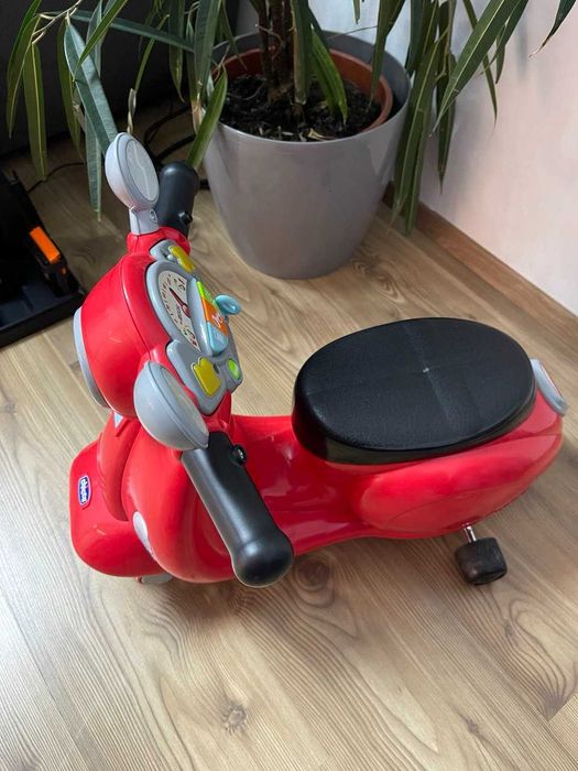 Толокар з електронною панеллю Chicco Vespa Primavera