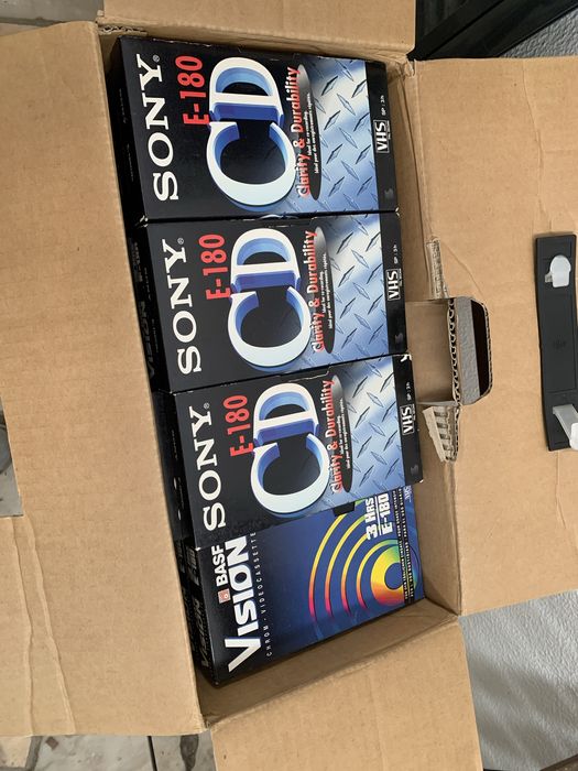 Cassetes VHS com Dragonball e Dragonball Z