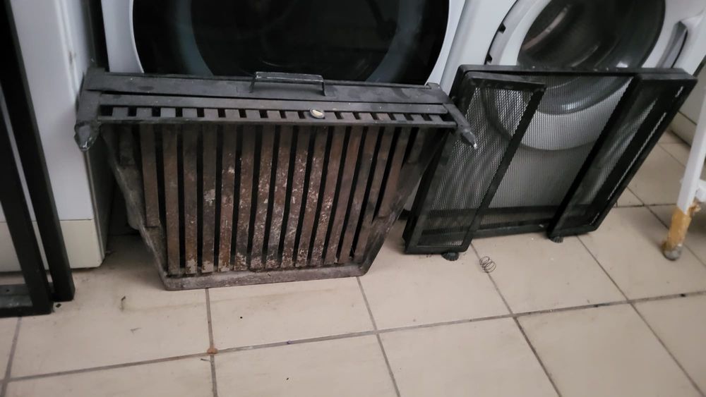 Base para lareira e protecção de frente em ferro