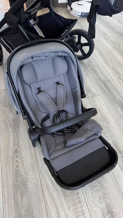 Каляска,люлька,автокрісло