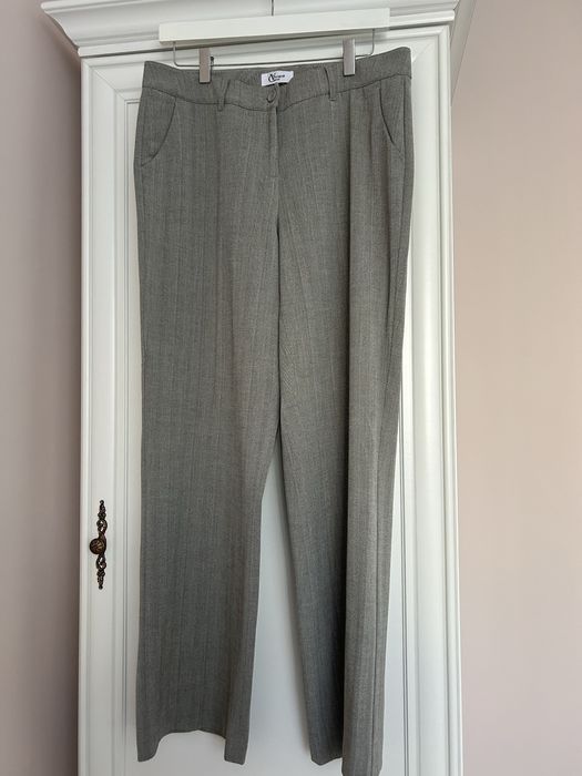 Костюм брючный женский серый