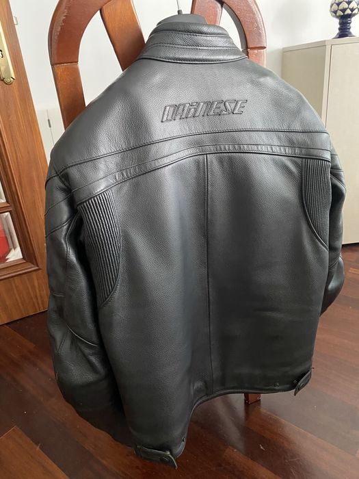 Blusão Couro Moto Dainise em perfeito estado
