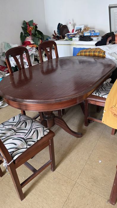 Mesa de jantar com cadeiras