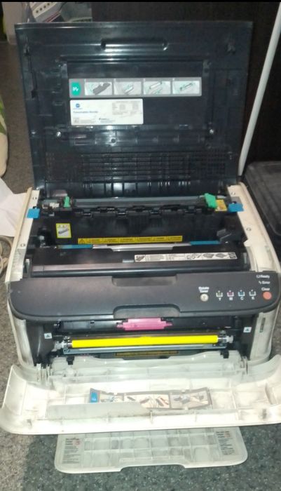 Принтер magicolor 1600w