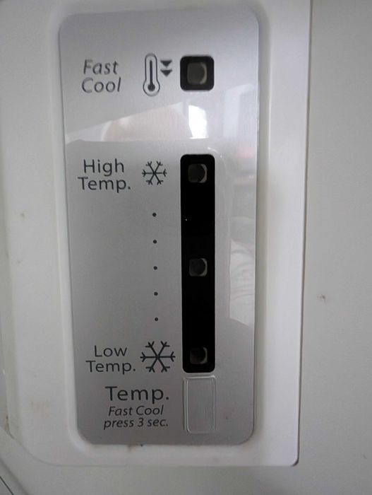 Продам холодильник Whirlpool б/в в нормальному стані WTV4225 W