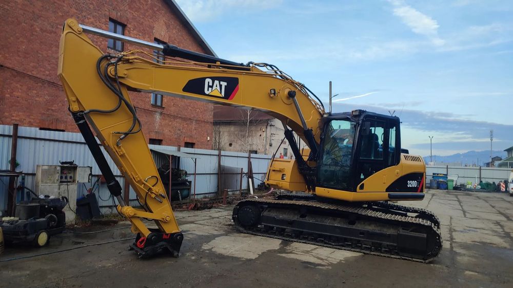 Caterpillar 320DL  8500 MTH