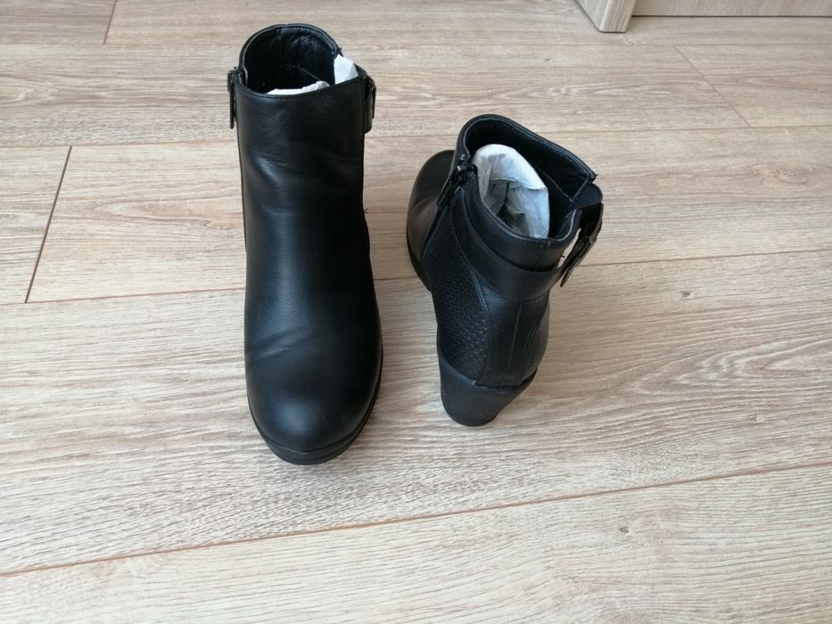 Buty na koturnie botki czarne r 39