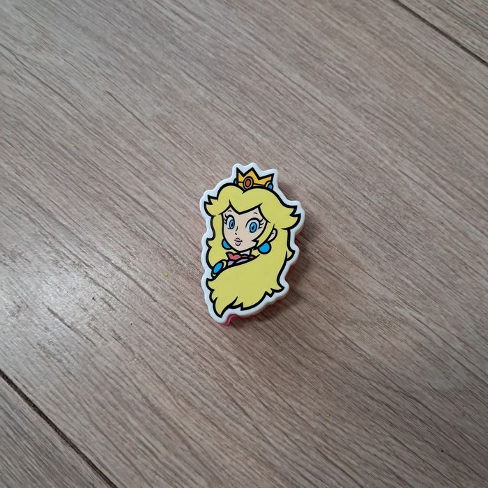 Figurka Peach  z Super Mario Brothers Kinder