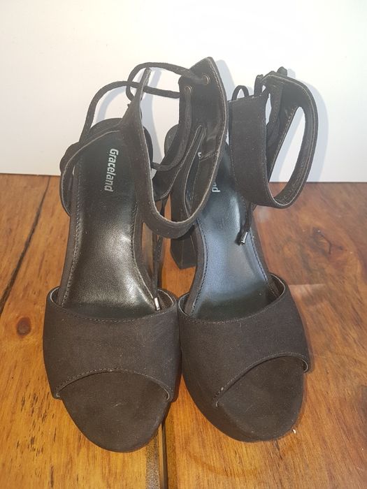 Czarne sandały platformy roz 36