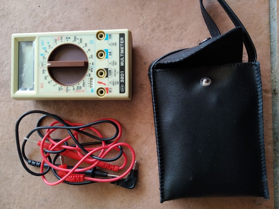 Multímetro Digital Profissional
SEW Ref.ST-3201