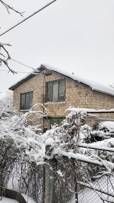 Окремий будинок на 5 сотках . Терміново.