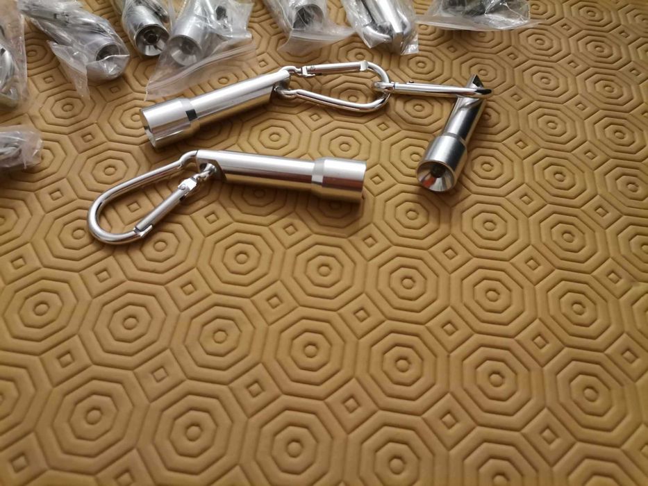 Porta-Chaves com lanterna (novos)